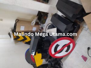 Gudang Malindo Mega Utama sebagai distributor rambu lalu lintas dengan stok siap kirim.